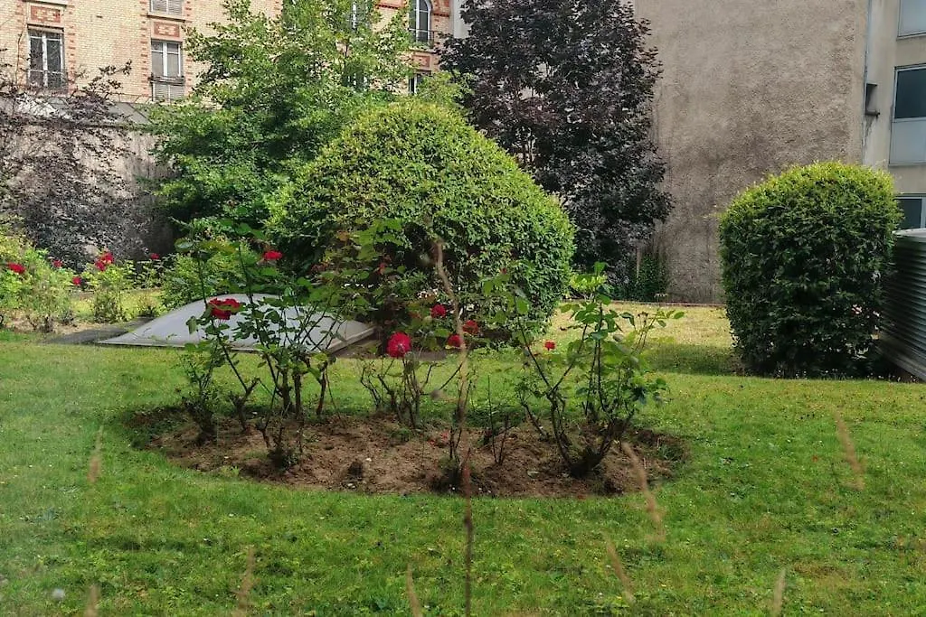 T2 Meuble 1 Er Etage Dans Un Quartier Calme A 17 * Paris
