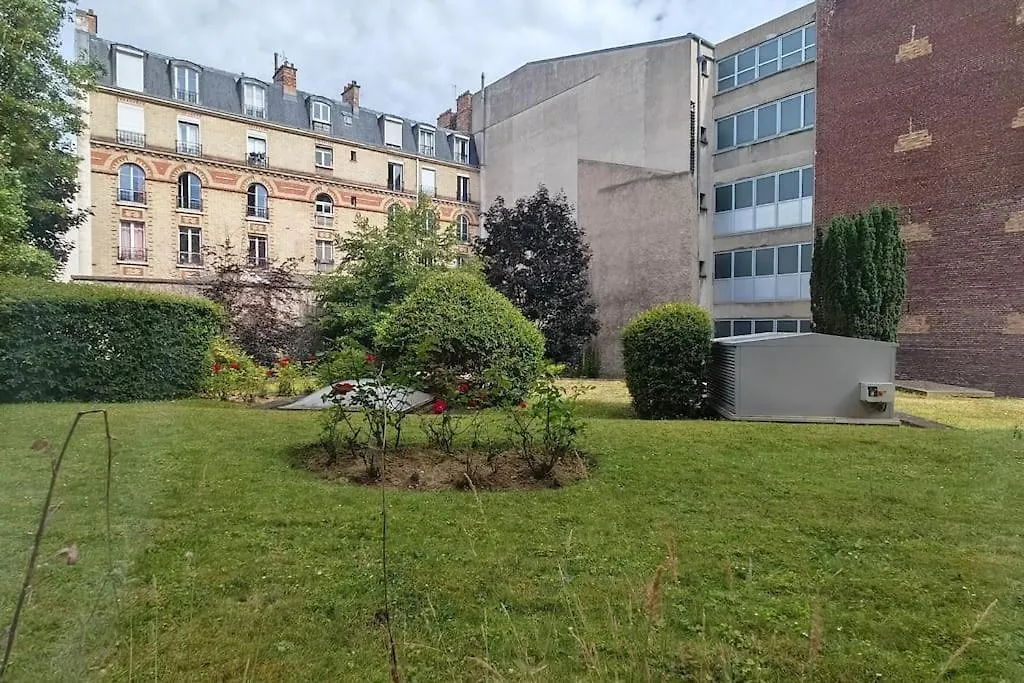 T2 Meuble 1 Er Etage Dans Un Quartier Calme A 17 Appartamento